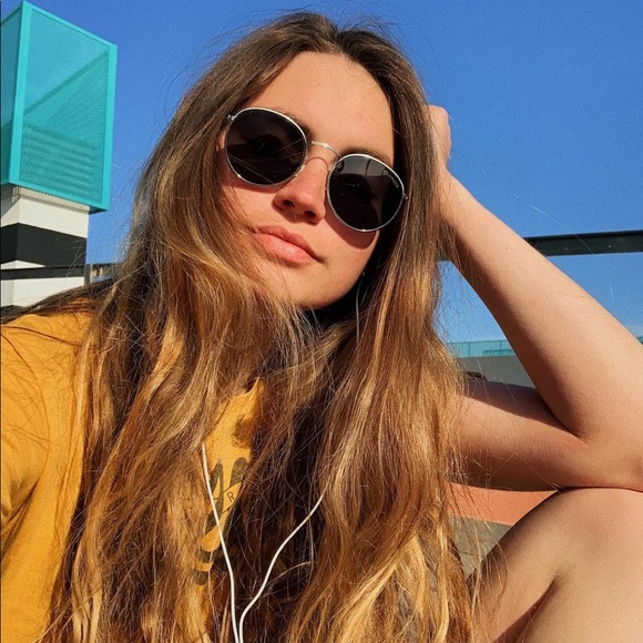 Like this to bookmark my closet! 🌞 - Picture 7 of 8